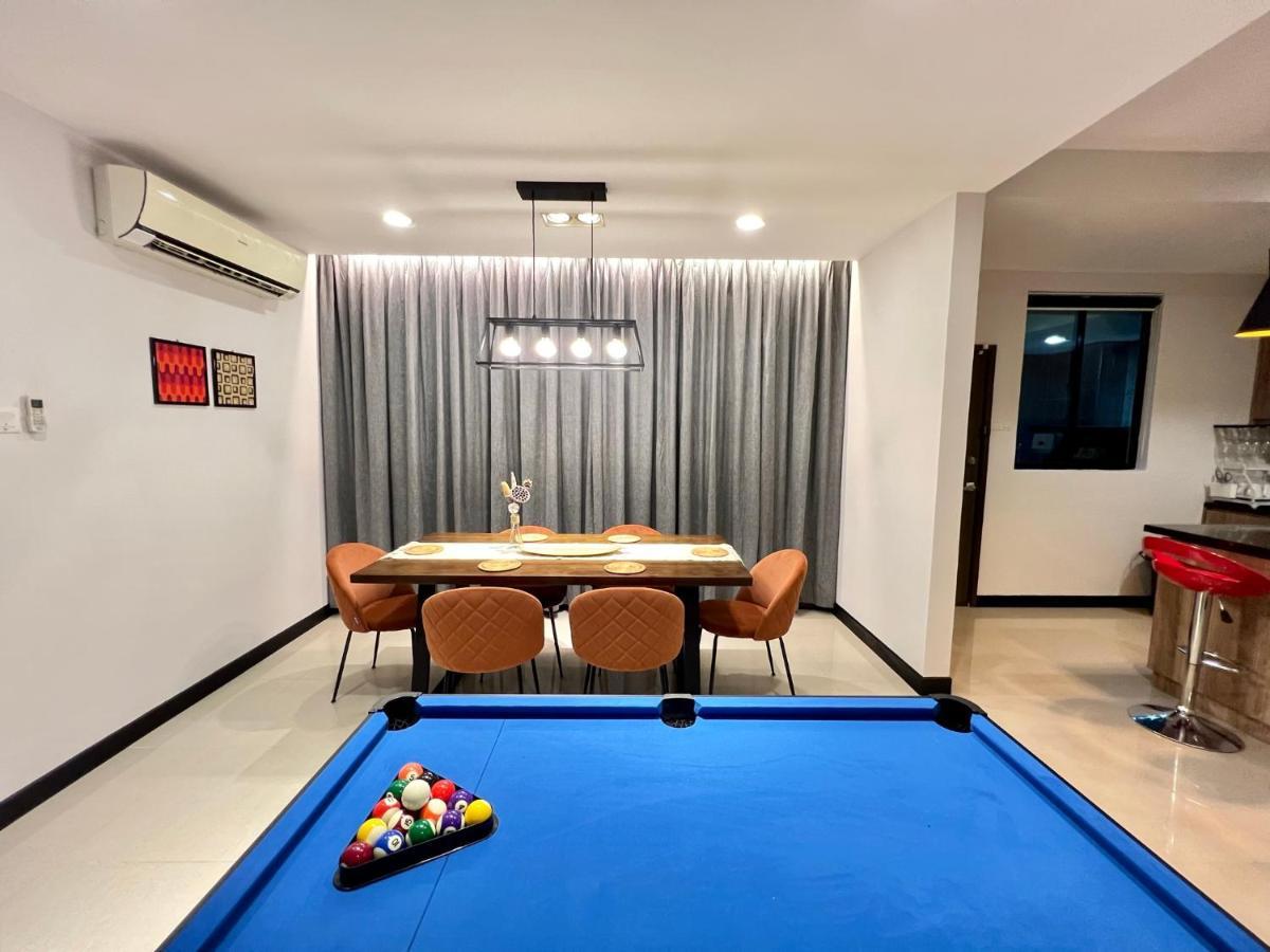Tcvila2 5br 17pax Neartc Dinosaurland, Pooltable Holiday home
