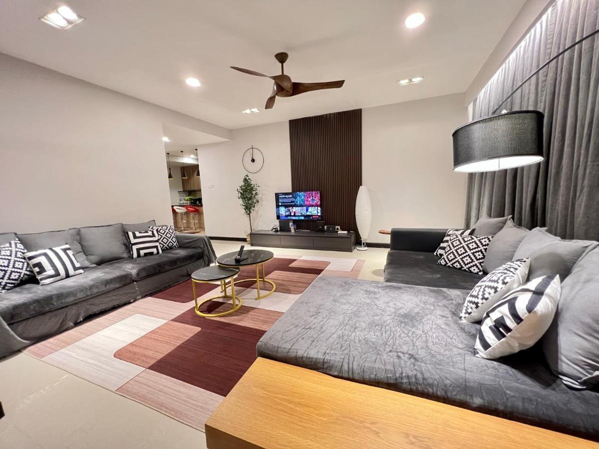 Tcvila2 5br 17pax Neartc Dinosaurland, Pooltable Holiday home